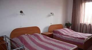 Гостиница Кипарис Орловка Номер с 2 двуспальными кроватями "queen-size" (160х200см)-4