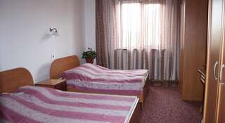 Гостиница Кипарис Орловка Номер с 2 двуспальными кроватями "queen-size" (160х200см)-2
